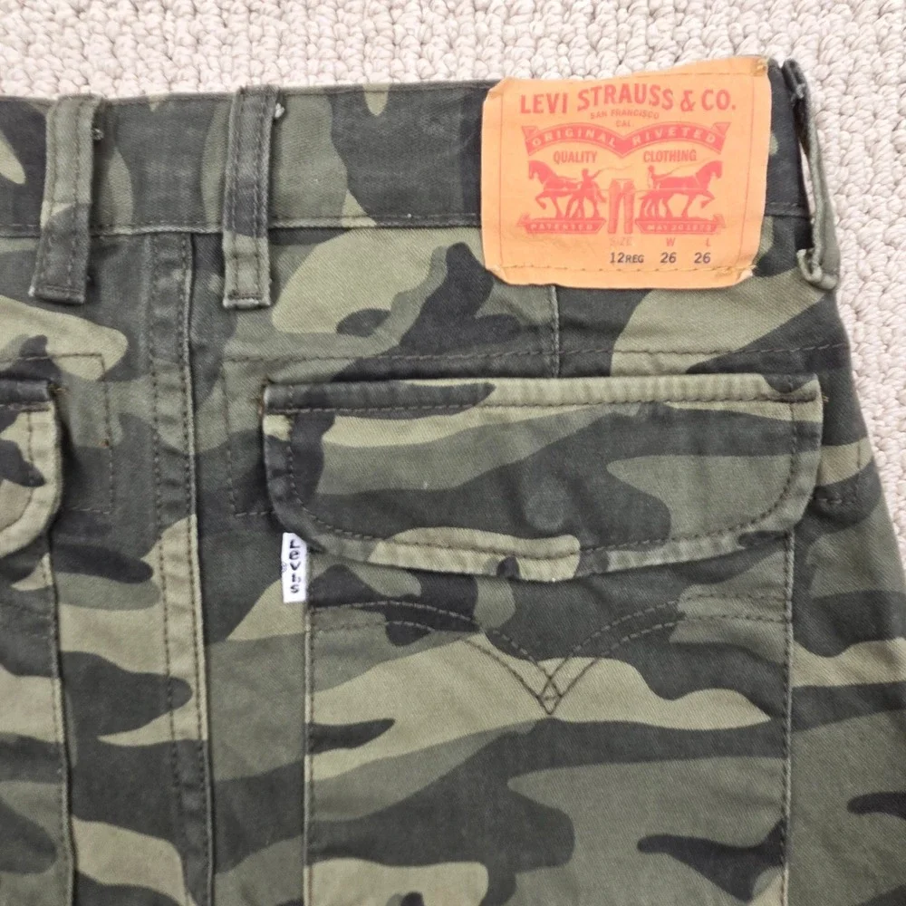 Levis excellent lightly